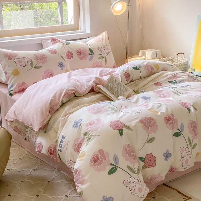 91家纺网 家纺一手货源 找家纺 昔可家纺2022新款嵌绳全棉套件组图一 粉蔷薇兔