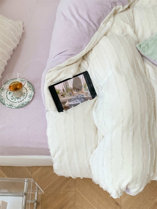 91家纺网 家纺一手货源 找家纺 顾里家居 2022年新款少女流苏牛奶绒四件套 迷雾白