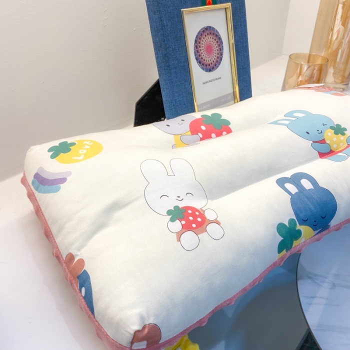 91家纺网 家纺一手货源 找家纺 宝晶枕芯 2022新款全棉儿童枕头可水洗儿童枕 白兔兔