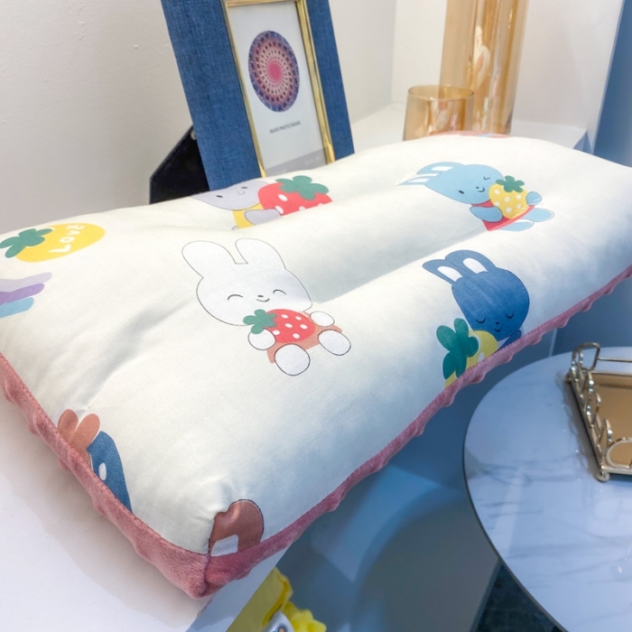 91家纺网 家纺一手货源 找家纺 宝晶枕芯 2022新款全棉儿童枕头可水洗儿童枕 白兔兔