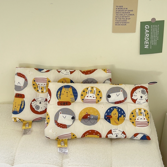 91家纺网 家纺一手货源 找家纺 宝晶枕芯 2022新款全棉儿童枕头可水洗儿童枕 动物乐园白