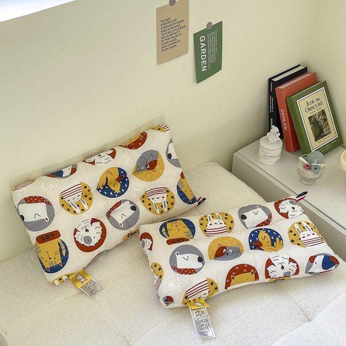 91家纺网 家纺一手货源 找家纺 宝晶枕芯 2022新款全棉儿童枕头可水洗儿童枕 动物乐园白