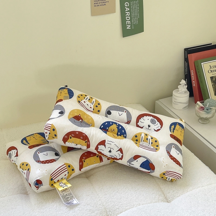 91家纺网 家纺一手货源 找家纺 宝晶枕芯 2022新款全棉儿童枕头可水洗儿童枕 动物乐园白