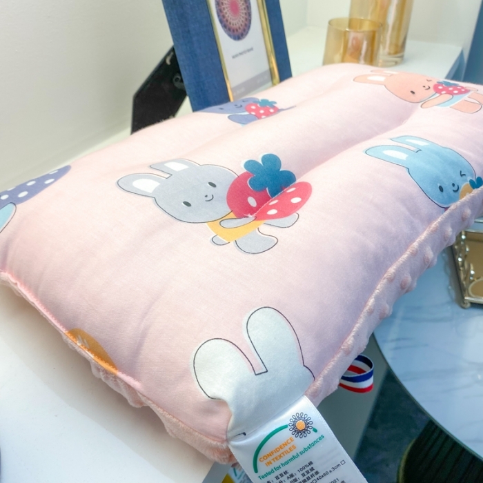 91家纺网 家纺一手货源 找家纺 宝晶枕芯 2022新款全棉儿童枕头可水洗儿童枕 粉兔兔