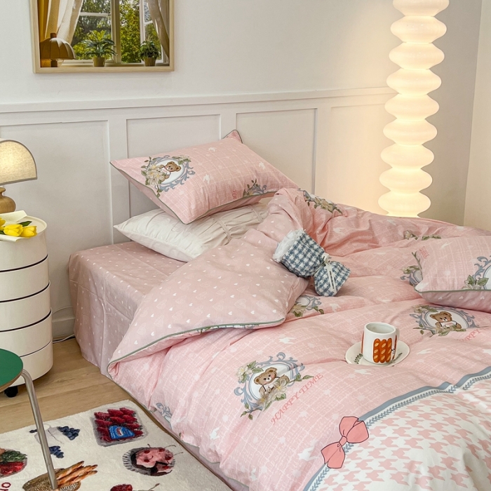 91家纺网 家纺一手货源 找家纺 昔可2022新款嵌绳全棉四件套组图二 粉千鸟格熊