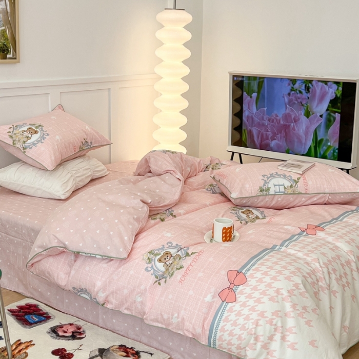 91家纺网 家纺一手货源 找家纺 昔可2022新款嵌绳全棉四件套组图二 粉千鸟格熊