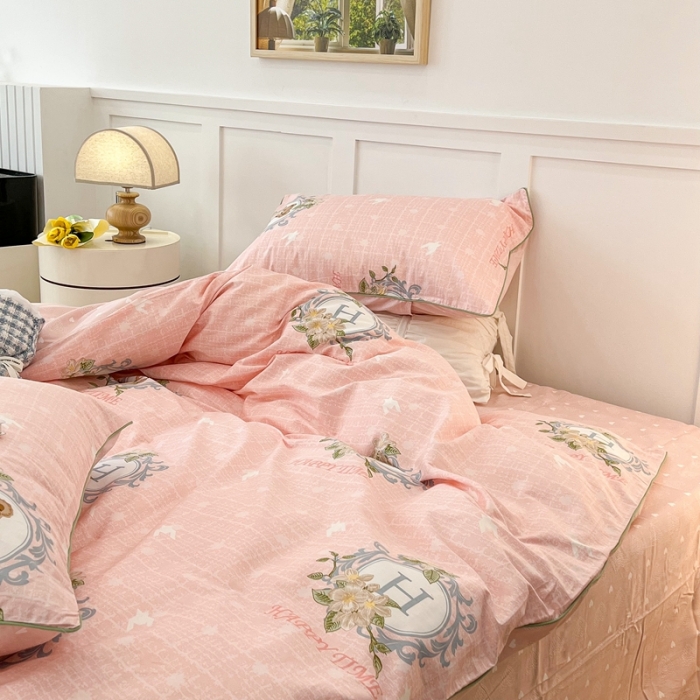 91家纺网 家纺一手货源 找家纺 昔可2022新款嵌绳全棉四件套组图二 粉千鸟格熊