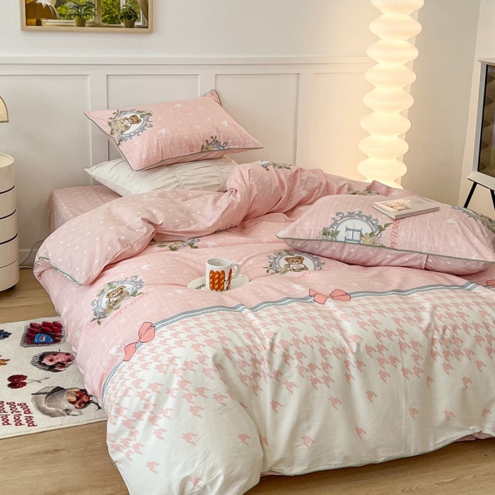 91家纺网 家纺一手货源 找家纺 昔可2022新款嵌绳全棉四件套组图二 粉千鸟格熊