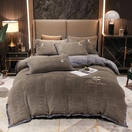 91家纺网 家纺一手货源 找家纺 （总）2025新款牛奶绒纯色双拼四件套床单/床裙/床罩款（轻奢拍摄）