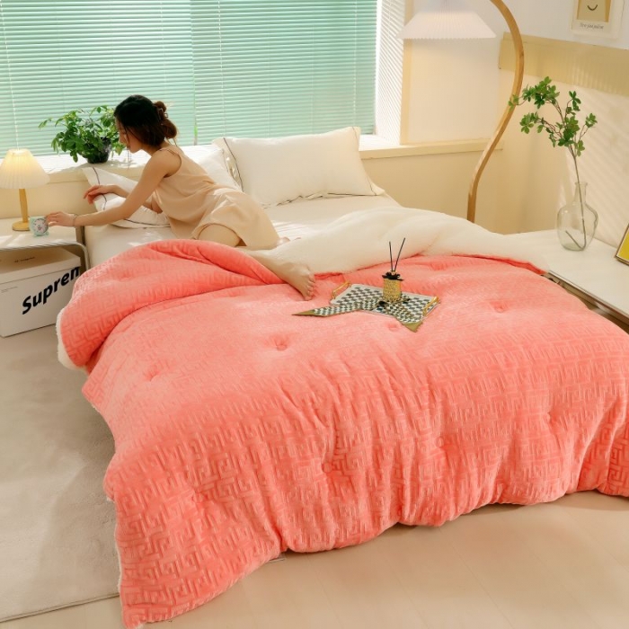 91家纺网 家纺一手货源 找家纺 伊被源 2022新款羊羔剪花绒冬被被子被芯 玉色