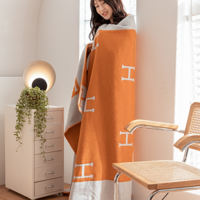 91家纺网 家纺一手货源 找家纺 朴尔2022新款国际时尚风防羊毛手工缝制针织毯 爱马橙