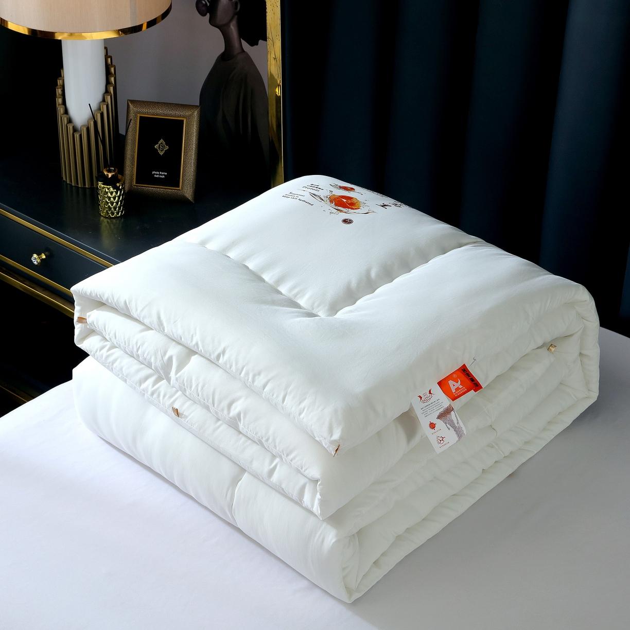 91家纺网 家纺一手货源 找家纺 伊被源 2022新款亲肤抗菌纤维舒适冬被被子被芯-燕窝里 白色