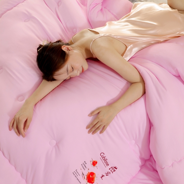 91家纺网 家纺一手货源 找家纺 伊被源 2022新款亲肤抗菌纤维舒适冬被被子被芯-燕窝里 粉色