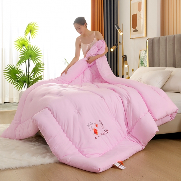 91家纺网 家纺一手货源 找家纺 伊被源 2022新款亲肤抗菌纤维舒适冬被被子被芯-燕窝里 粉色