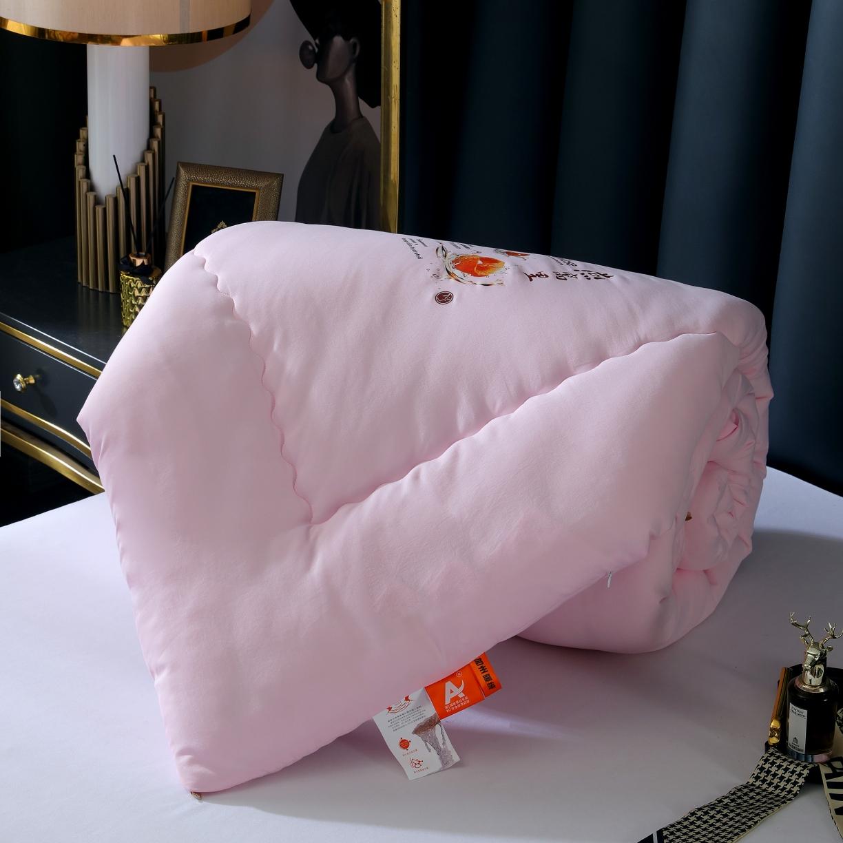 91家纺网 家纺一手货源 找家纺 伊被源 2022新款亲肤抗菌纤维舒适冬被被子被芯-燕窝里 粉色