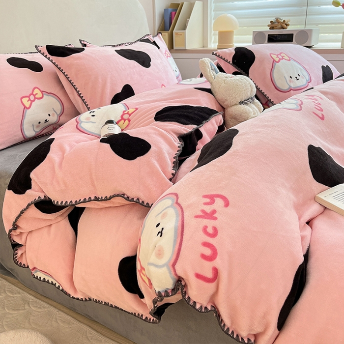 91家纺网 家纺一手货源 找家纺 安哆啦 新款贝壳边工艺牛奶绒珊瑚绒四件套单被套 豹纹小萌狗