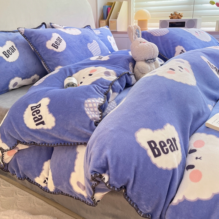 91家纺网 家纺一手货源 找家纺 安哆啦 新款贝壳边工艺牛奶绒珊瑚绒四件套单被套 饼干小熊仔