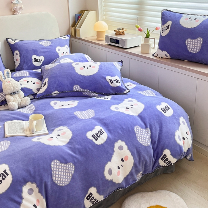 91家纺网 家纺一手货源 找家纺 安哆啦 新款贝壳边工艺牛奶绒珊瑚绒四件套单被套 饼干小熊仔