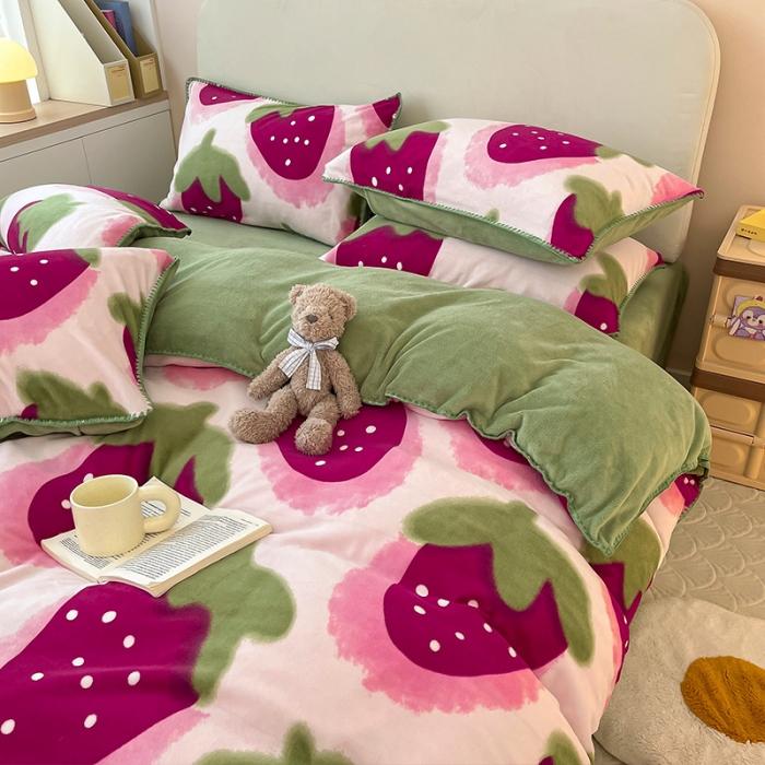 91家纺网 家纺一手货源 找家纺 安哆啦 新款贝壳边工艺牛奶绒珊瑚绒四件套单被套 草莓甜心