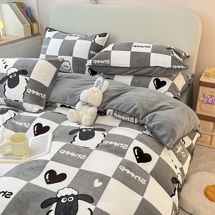 91家纺网 家纺一手货源 找家纺 安哆啦 新款贝壳边工艺牛奶绒珊瑚绒四件套单被套 格子羊咩咩