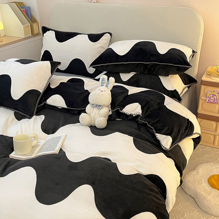 91家纺网 家纺一手货源 找家纺 安哆啦 新款贝壳边工艺牛奶绒珊瑚绒四件套单被套 黑色大波浪
