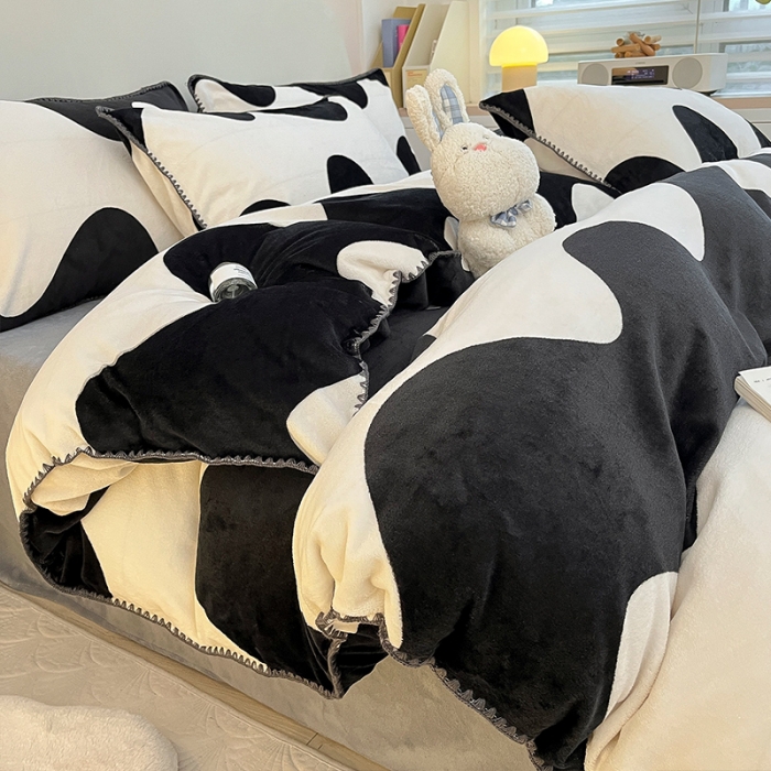 91家纺网 家纺一手货源 找家纺 安哆啦 新款贝壳边工艺牛奶绒珊瑚绒四件套单被套 黑色大波浪