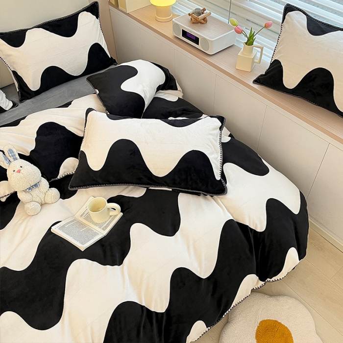 91家纺网 家纺一手货源 找家纺 安哆啦 新款贝壳边工艺牛奶绒珊瑚绒四件套单被套 黑色大波浪