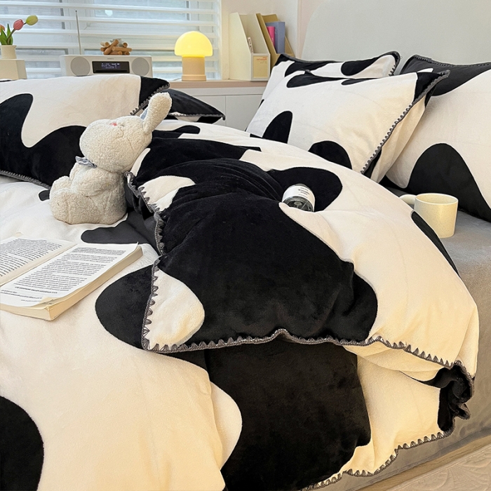 91家纺网 家纺一手货源 找家纺 安哆啦 新款贝壳边工艺牛奶绒珊瑚绒四件套单被套 黑色大波浪