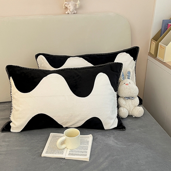 91家纺网 家纺一手货源 找家纺 安哆啦 新款贝壳边工艺牛奶绒珊瑚绒四件套单被套 黑色大波浪