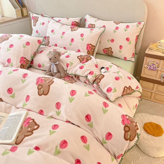 91家纺网 家纺一手货源 找家纺 安哆啦 新款贝壳边工艺牛奶绒珊瑚绒四件套单被套 花朵熊熊