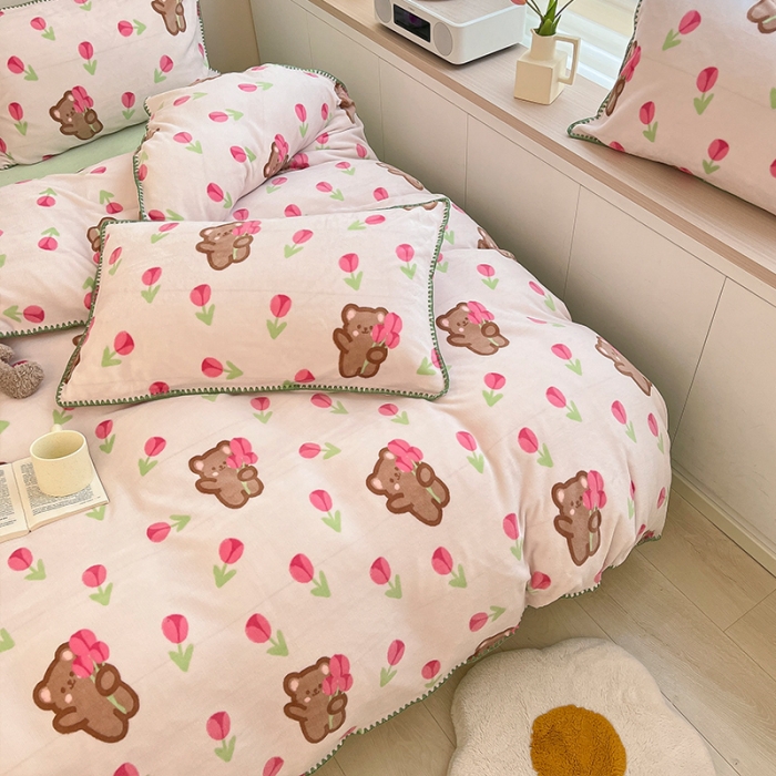 91家纺网 家纺一手货源 找家纺 安哆啦 新款贝壳边工艺牛奶绒珊瑚绒四件套单被套 花朵熊熊