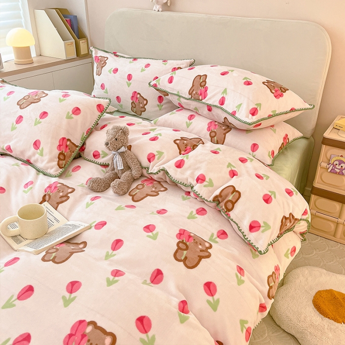 91家纺网 家纺一手货源 找家纺 安哆啦 新款贝壳边工艺牛奶绒珊瑚绒四件套单被套 花朵熊熊