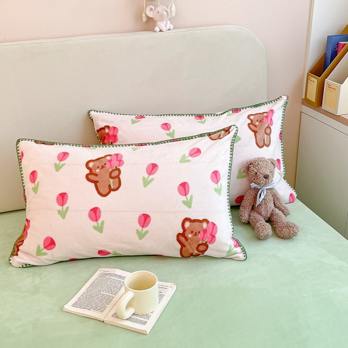 91家纺网 家纺一手货源 找家纺 安哆啦 新款贝壳边工艺牛奶绒珊瑚绒四件套单被套 花朵熊熊