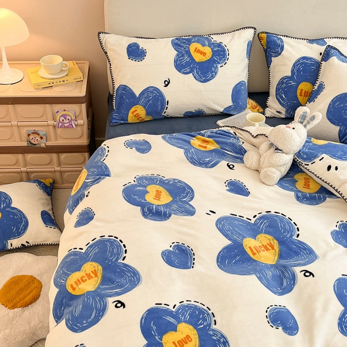 91家纺网 家纺一手货源 找家纺 安哆啦 新款贝壳边工艺牛奶绒珊瑚绒四件套单被套 蓝花花
