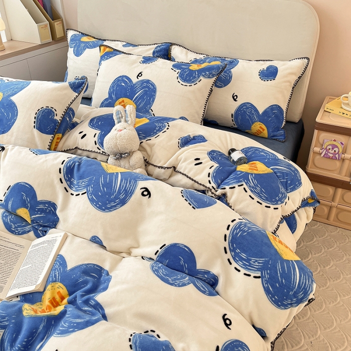 91家纺网 家纺一手货源 找家纺 安哆啦 新款贝壳边工艺牛奶绒珊瑚绒四件套单被套 蓝花花