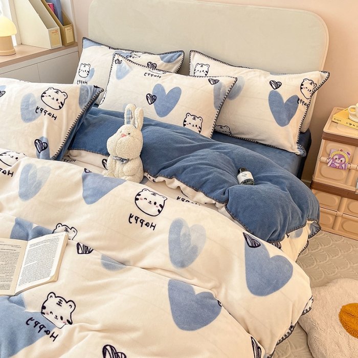 91家纺网 家纺一手货源 找家纺 安哆啦 新款贝壳边工艺牛奶绒珊瑚绒四件套单被套 蓝色爱心虎