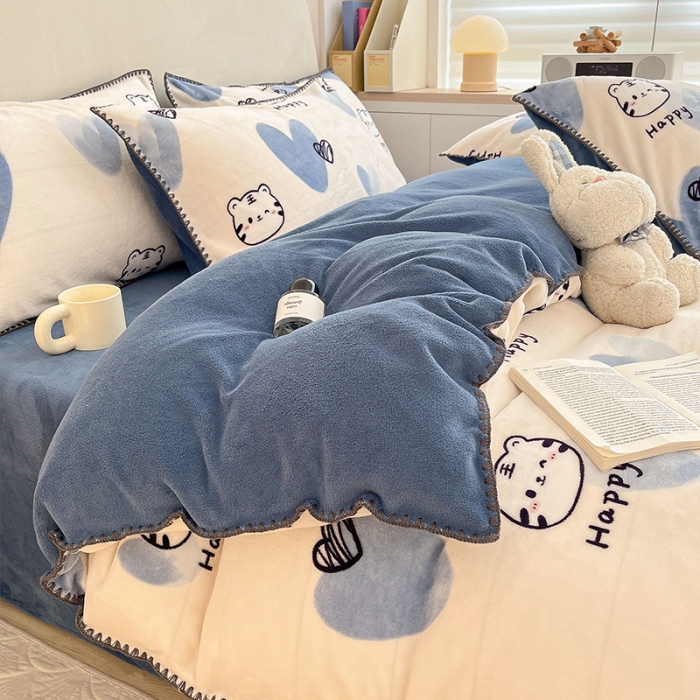 91家纺网 家纺一手货源 找家纺 安哆啦 新款贝壳边工艺牛奶绒珊瑚绒四件套单被套 蓝色爱心虎