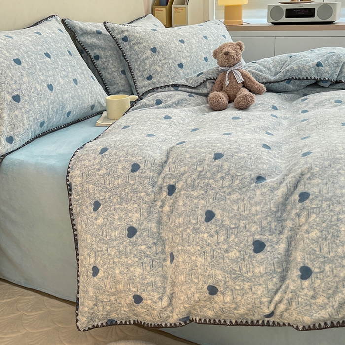 91家纺网 家纺一手货源 找家纺 安哆啦 新款贝壳边工艺牛奶绒珊瑚绒四件套单被套 蓝色小爱心