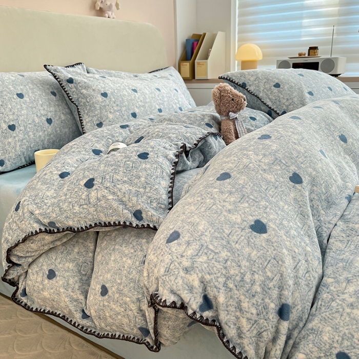 91家纺网 家纺一手货源 找家纺 安哆啦 新款贝壳边工艺牛奶绒珊瑚绒四件套单被套 蓝色小爱心