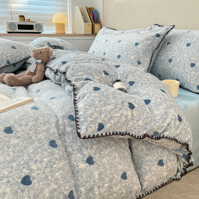 91家纺网 家纺一手货源 找家纺 安哆啦 新款贝壳边工艺牛奶绒珊瑚绒四件套单被套 蓝色小爱心