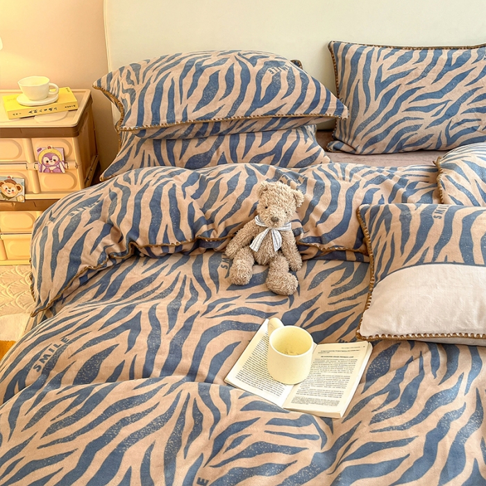 91家纺网 家纺一手货源 找家纺 安哆啦 新款贝壳边工艺牛奶绒珊瑚绒四件套单被套 老虎纹