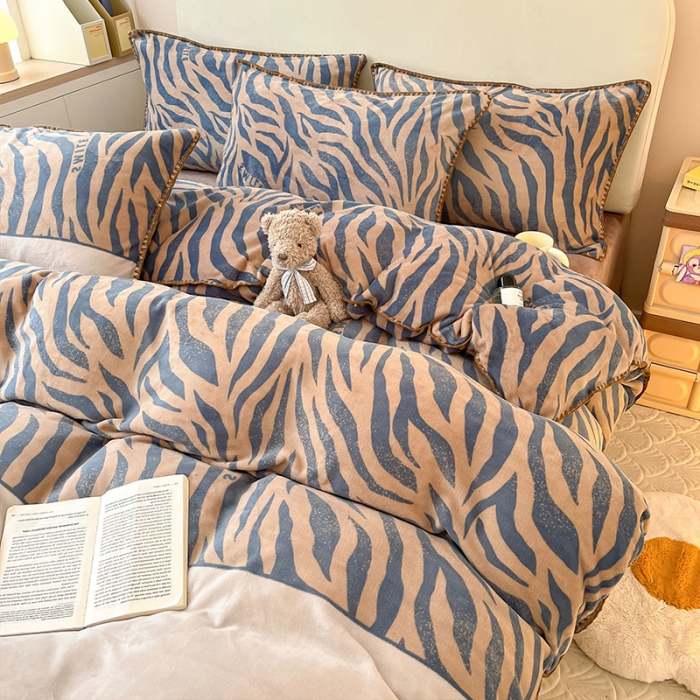 91家纺网 家纺一手货源 找家纺 安哆啦 新款贝壳边工艺牛奶绒珊瑚绒四件套单被套 老虎纹