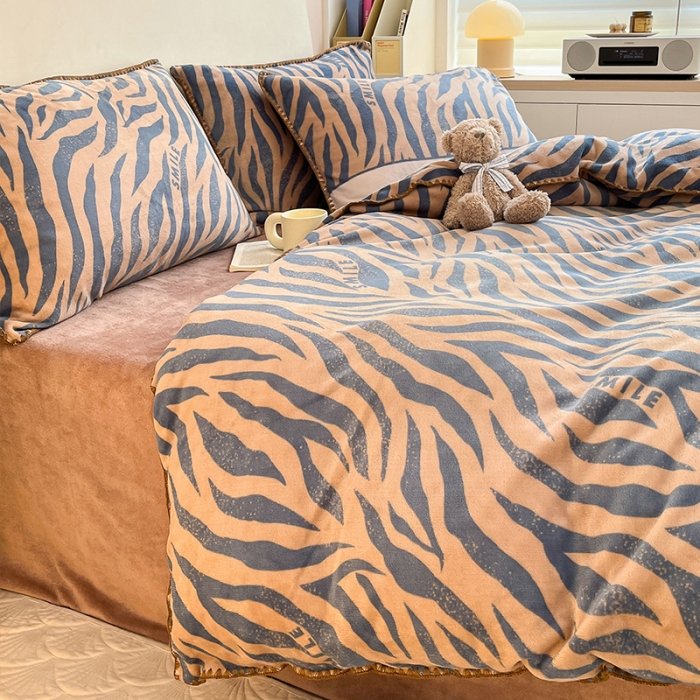 91家纺网 家纺一手货源 找家纺 安哆啦 新款贝壳边工艺牛奶绒珊瑚绒四件套单被套 老虎纹