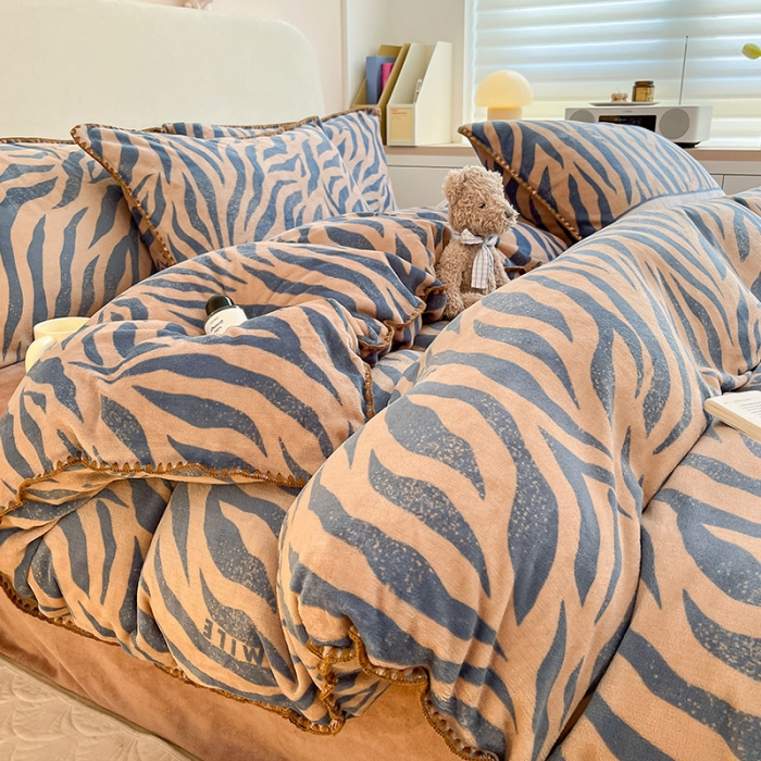 91家纺网 家纺一手货源 找家纺 安哆啦 新款贝壳边工艺牛奶绒珊瑚绒四件套单被套 老虎纹