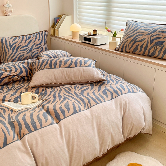 91家纺网 家纺一手货源 找家纺 安哆啦 新款贝壳边工艺牛奶绒珊瑚绒四件套单被套 老虎纹