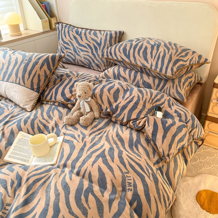 91家纺网 家纺一手货源 找家纺 安哆啦 新款贝壳边工艺牛奶绒珊瑚绒四件套单被套 老虎纹