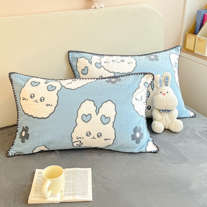 91家纺网 家纺一手货源 找家纺 安哆啦 新款贝壳边工艺牛奶绒珊瑚绒四件套单被套 萌萌兔