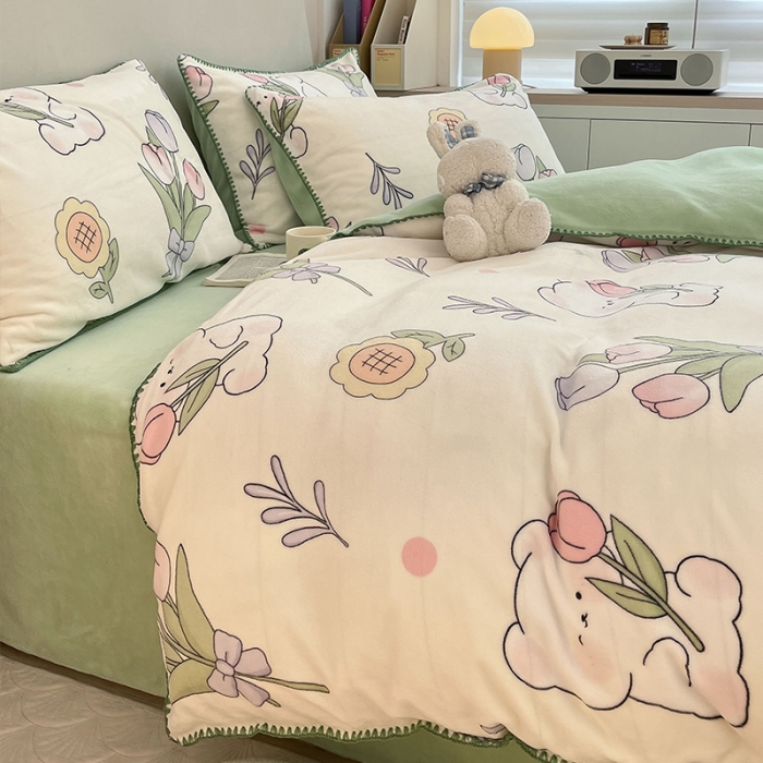 91家纺网 家纺一手货源 找家纺 安哆啦 新款贝壳边工艺牛奶绒珊瑚绒四件套单被套 捧花小熊