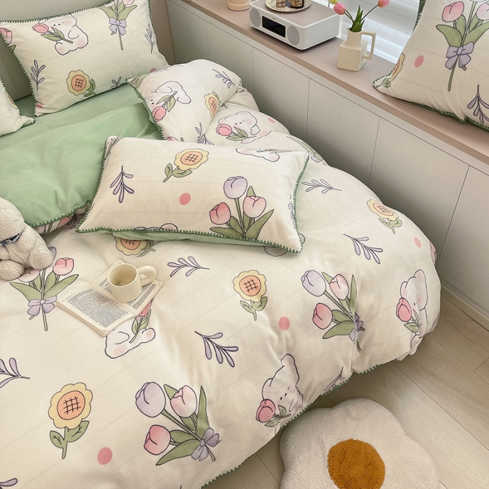 91家纺网 家纺一手货源 找家纺 安哆啦 新款贝壳边工艺牛奶绒珊瑚绒四件套单被套 捧花小熊