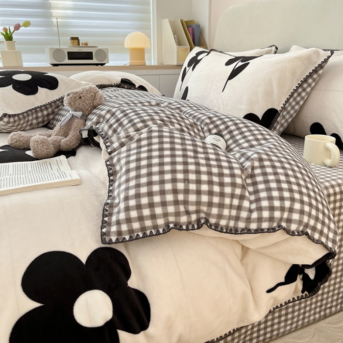 91家纺网 家纺一手货源 找家纺 安哆啦 新款贝壳边工艺牛奶绒珊瑚绒四件套单被套 山茶花花